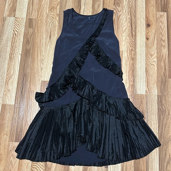 GAP Dresses & Skirts - Gap Black Ruffle Dress size 2